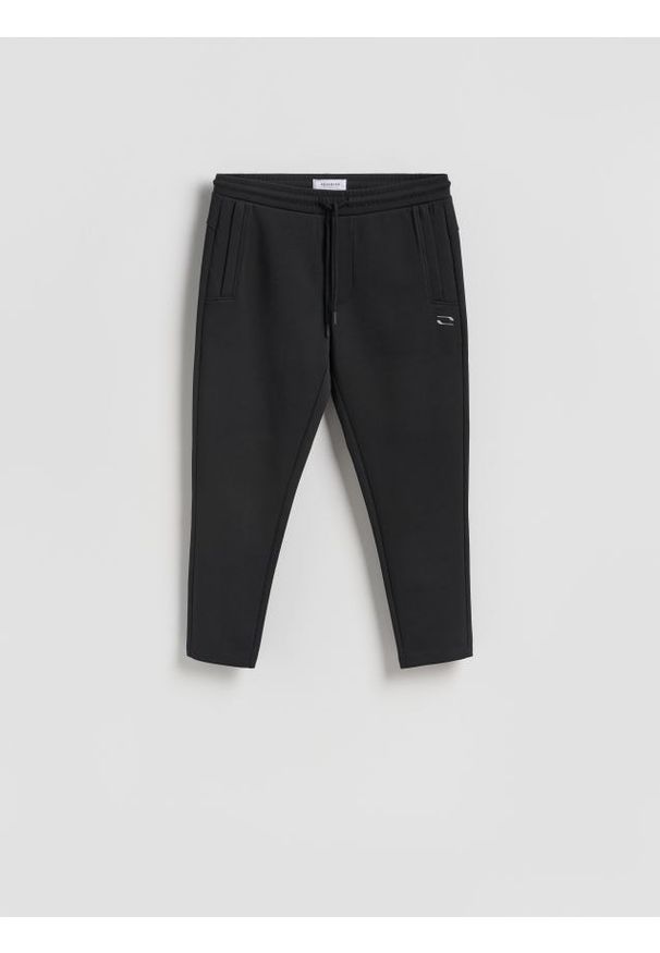 Reserved - Spodnie dresowe slim - czarny. Kolor: czarny. Materiał: dresówka