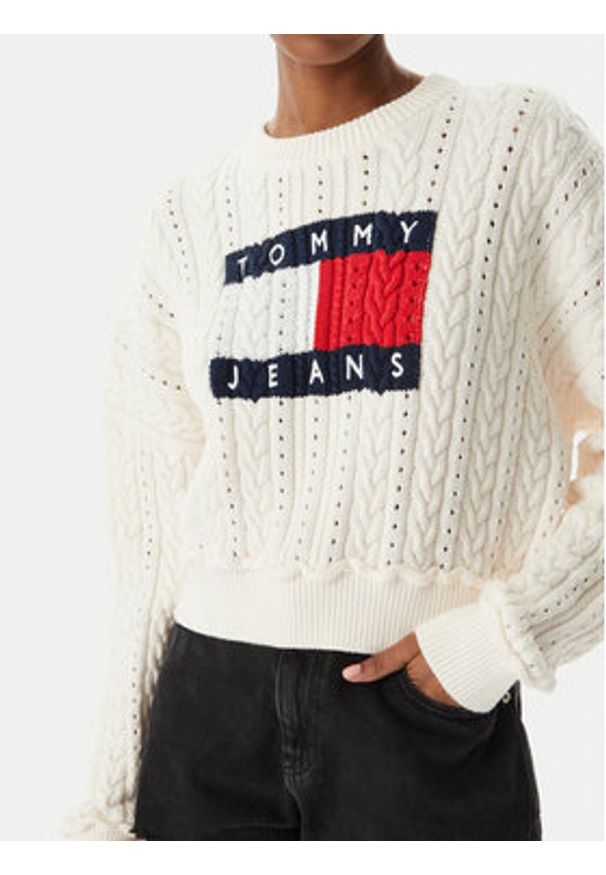 Tommy Jeans Sweter Intarsia Flag Badge DW0DW22317 Kremowy Regular Fit. Kolor: kremowy. Materiał: bawełna