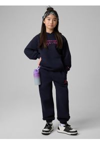 4f - 4F Bluza dresowa loose z kapturem dziewczęca - granatowa 134/140 (8-10 lat). Okazja: na co dzień, na uczelnię. Typ kołnierza: kaptur. Kolor: niebieski. Materiał: dresówka. Sezon: lato. Styl: casual #1