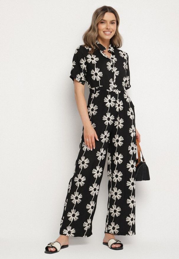 Born2be - Czarny Wiskozowy Kombinezon o Koszulowym Kroju z Krótkim Rękawem i Kieszeniami Milaviela. Okazja: na co dzień. Kolor: czarny. Materiał: wiskoza. Długość rękawa: krótki rękaw. Długość: krótkie. Styl: klasyczny, casual, elegancki