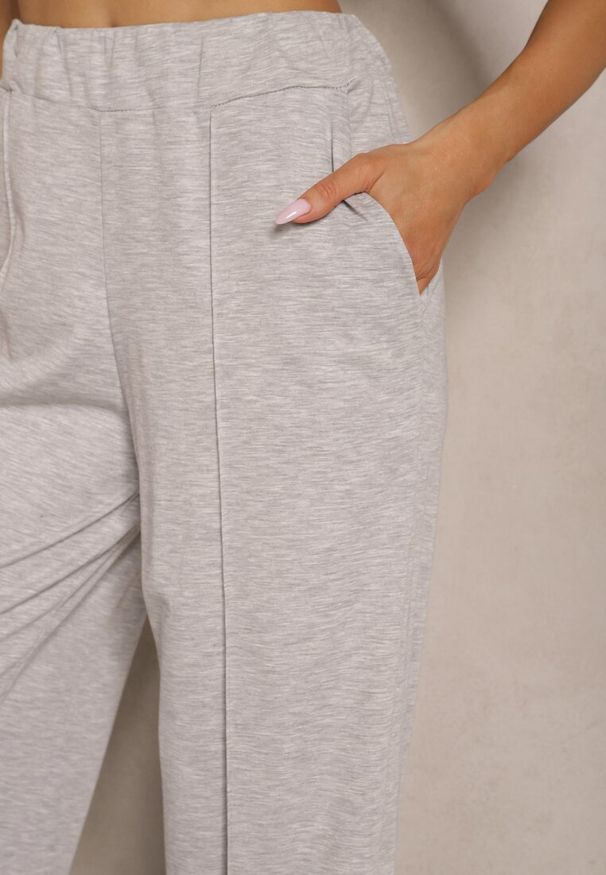 Renee - Jasnoszare Spodnie z Wiskozą o Szerokim Kroju Ozdobione Kantem Belhira. Okazja: na co dzień, na spotkanie biznesowe. Kolor: szary. Materiał: wiskoza. Wzór: aplikacja. Styl: casual, biznesowy, elegancki