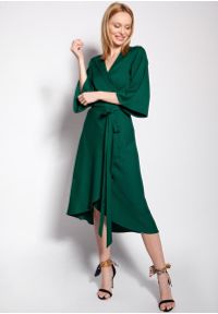 Lanti - Kopertowa Sukienka z Rozkloszowanym Rękawem - Zielona. Kolor: zielony. Materiał: wiskoza. Typ sukienki: kopertowe