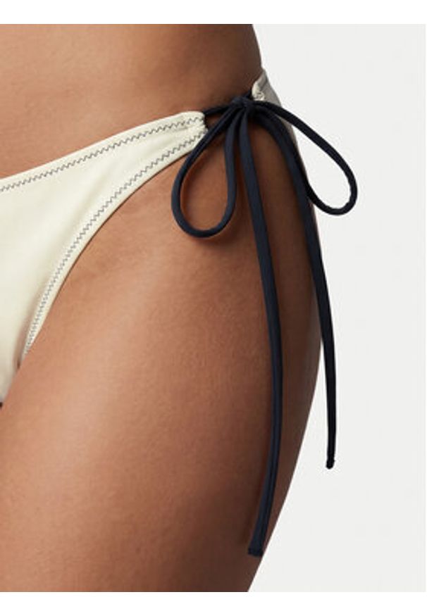 Calvin Klein Swimwear Dół od bikini LV00Q61215 Kremowy. Kolor: kremowy. Materiał: syntetyk