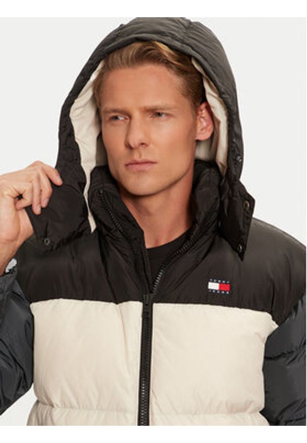 Tommy Jeans Kurtka puchowa Alaska DM0DM19639 Beżowy Regular Fit. Kolor: beżowy. Materiał: syntetyk