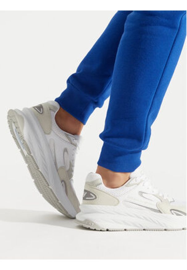 EA7 Emporio Armani Sneakersy X8X178 XK382 T674 Biały. Kolor: biały. Materiał: materiał