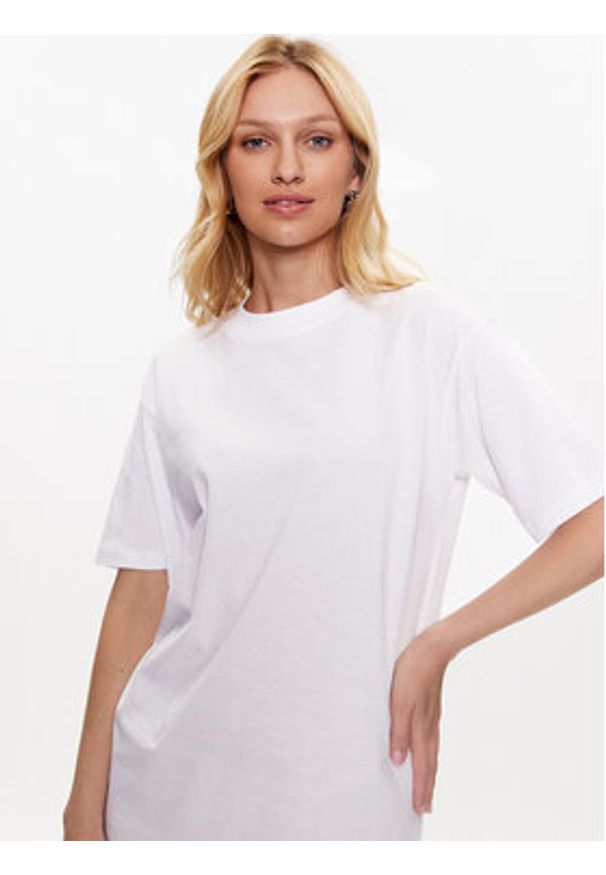 Karl Lagerfeld - KARL LAGERFELD Sukienka codzienna Signature 231W1357 Biały Relaxed Fit. Okazja: na co dzień. Typ kołnierza: dekolt w karo. Kolor: biały. Materiał: bawełna. Typ sukienki: proste. Styl: casual