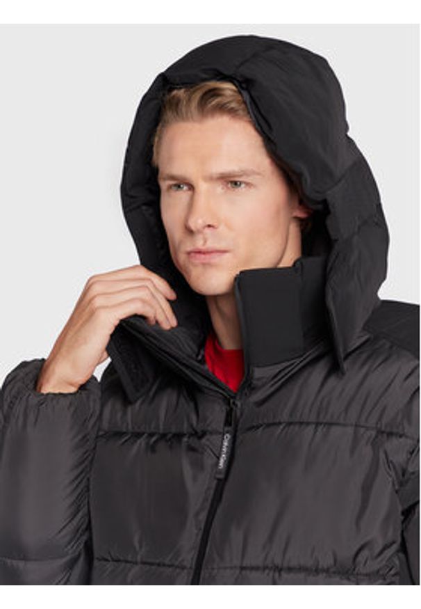 Calvin Klein Kurtka zimowa Mix Media Quilt K10K110329 Czarny Regular Fit. Kolor: czarny. Materiał: syntetyk. Sezon: zima