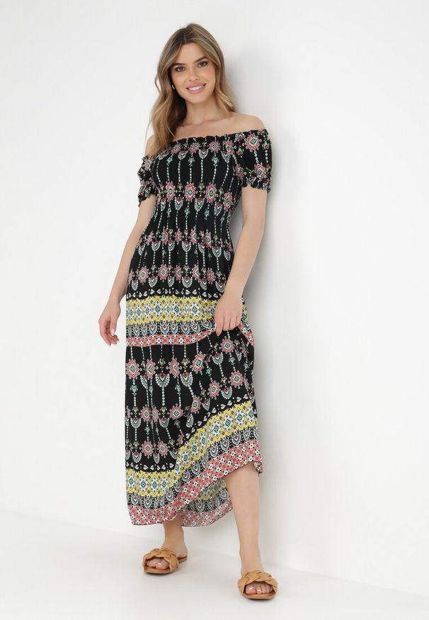 Born2be - Czarna Sukienka z Wiskozy Nesone. Typ kołnierza: dekolt hiszpanka. Kolor: czarny. Materiał: wiskoza. Wzór: kolorowy, aplikacja. Długość: midi