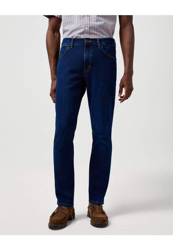 Wrangler - MĘSKIE SPODNIE WRANGLER GREENSBORO COSMIC BLUE 112362339