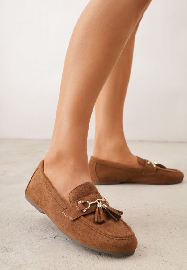 Born2be - Brązowe Mokasyny VICES z Modnymi Chwostami z Imitacji Zamszu z Wkładką z Naturalnej Skóry Calirea. Okazja: na co dzień, do pracy. Kolor: brązowy. Materiał: skóra, zamsz. Wzór: aplikacja. Styl: casual, klasyczny, elegancki