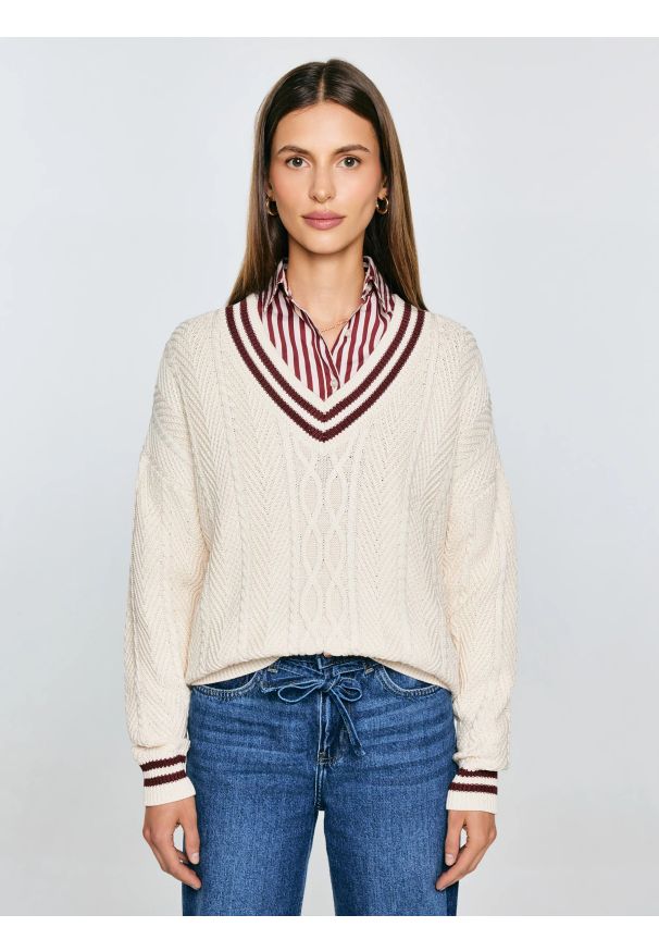 Big-Star - Sweter damski z wiskozy z dekoltem v-neck kremowy Cyntylia 102. Kolor: kremowy. Materiał: wiskoza. Wzór: ze splotem. Styl: klasyczny