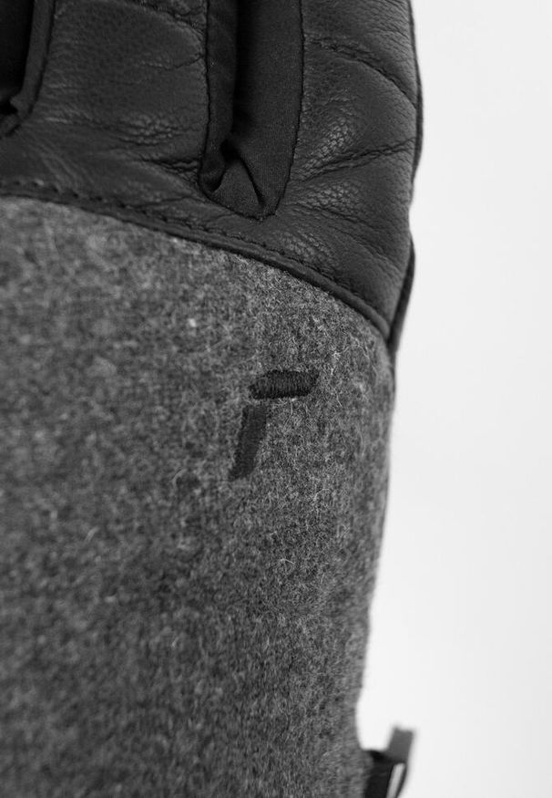 Rękawice narciarskie damskie Reusch Feather GTX. Kolor: czarny, wielokolorowy, fioletowy. Sezon: zima. Sport: narciarstwo