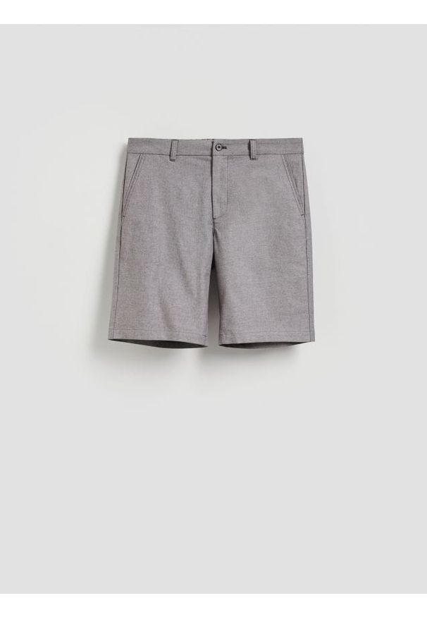 Reserved - Szorty carrot fit - ciemnobrązowy. Kolor: brązowy. Materiał: bawełna, tkanina