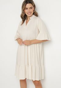 Born2be - Beżowa Sukienka Rozkloszowana z Wiskozą Ozdobiona Falbanami Eviriane. Okazja: na co dzień. Typ kołnierza: dekolt w serek. Kolor: beżowy. Materiał: wiskoza. Wzór: aplikacja. Typ sukienki: proste. Styl: casual #7
