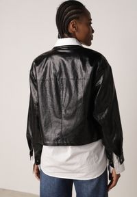 Born2be - Czarna Kurtka Ramoneska Bomberka Ściągana po Bokach Salanthe. Okazja: na co dzień. Kolor: czarny. Materiał: poliester, jeans. Styl: casual #5