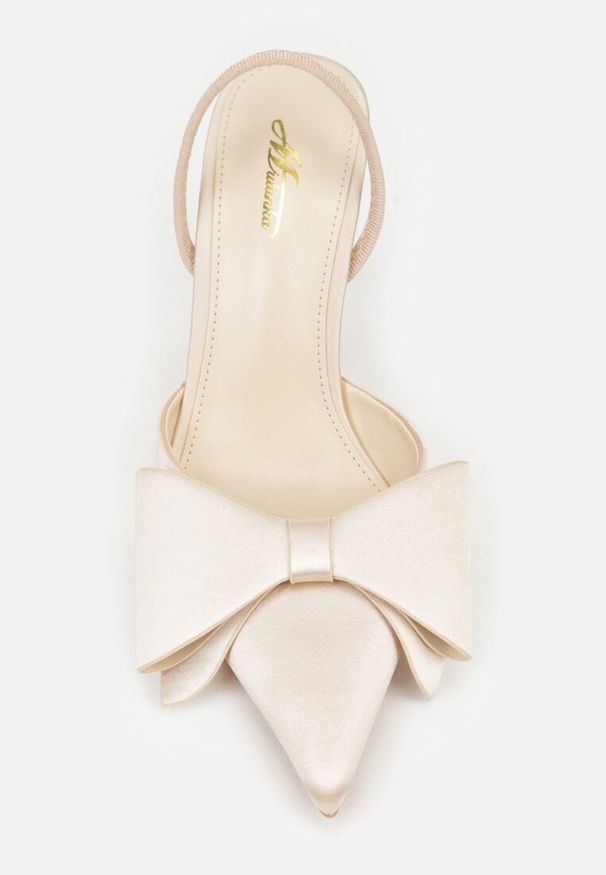 Renee - Beżowe Sandały Satynowe na Szpilce Slingback Ozdobione Kokardą Daemoris. Okazja: na wesele, na ślub cywilny, na imprezę. Zapięcie: sprzączka. Kolor: beżowy. Materiał: satyna. Wzór: aplikacja. Obcas: na szpilce. Styl: elegancki