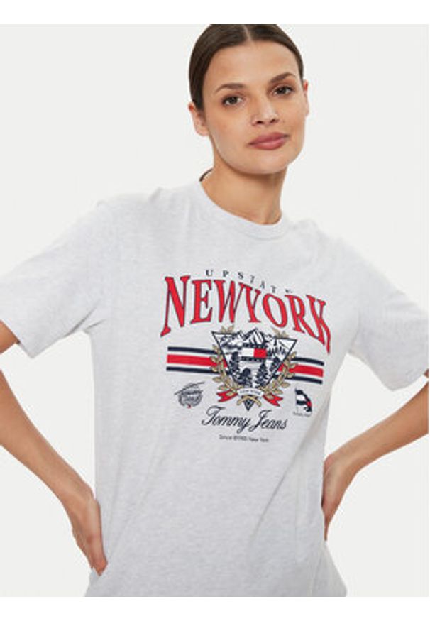 Tommy Jeans T-Shirt Vintage DW0DW18410 Szary Relaxed Fit. Kolor: szary. Materiał: bawełna. Styl: vintage