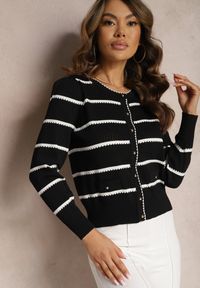Renee - Czarny Cienki Kardigan w Paseczki z Drobnymi Guziczkami Orin. Okazja: na co dzień, na spotkanie biznesowe, do pracy. Kolor: czarny. Materiał: jeans. Styl: biznesowy, elegancki, casual #4