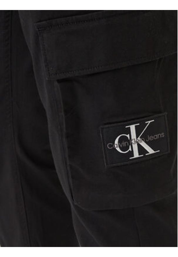 Calvin Klein Jeans Spodnie dresowe J30J324696 Czarny Skinny Fit. Kolor: czarny. Materiał: bawełna