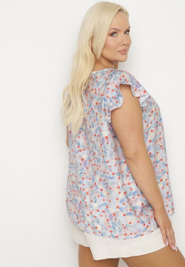 Born2be - Jasnoniebieska Bluzka Wiskozowa w Kwiaty Bez Rękawów z Dekoltem V Tolianea. Okazja: na spacer, na co dzień, na spotkanie biznesowe, do pracy. Typ kołnierza: dekolt w kształcie V. Kolekcja: plus size. Kolor: niebieski. Materiał: wiskoza. Długość rękawa: bez rękawów. Wzór: kwiaty. Styl: casual, biznesowy