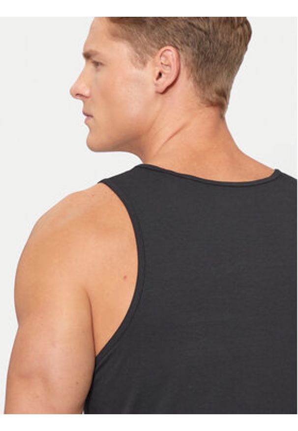 Guess Tank top U97M02 KCD31 Czarny Regular Fit. Kolor: czarny. Materiał: bawełna