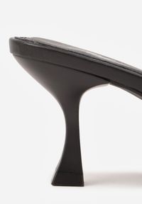 Born2be - Czarne Klapki na Niskiej Szpilce z Odkrytym Noskiem Cametea. Okazja: na co dzień. Nosek buta: otwarty. Kolor: czarny. Materiał: len. Obcas: na obcasie. Styl: casual, elegancki. Wysokość obcasa: niski #3