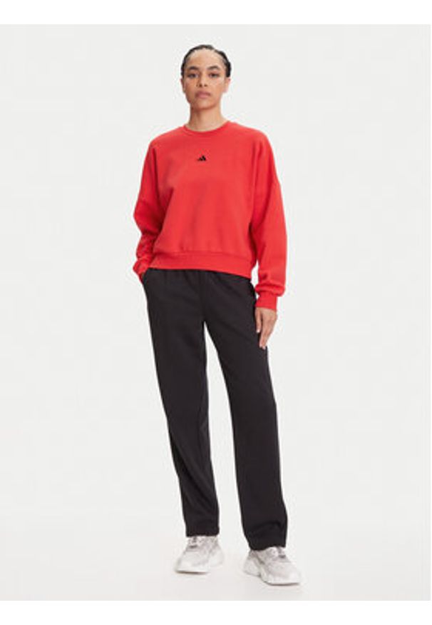 Adidas - adidas Bluza Essentials Small Logo Feelcozy JI6061 Czerwony Loose Fit. Kolor: czerwony. Materiał: bawełna