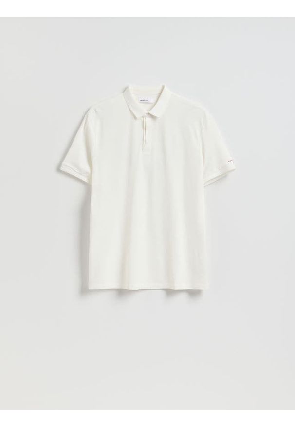 Reserved - Koszulka polo regular z domieszką jedwabiu - biały. Typ kołnierza: polo. Kolor: biały. Materiał: jedwab