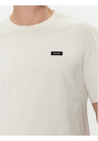 Calvin Klein T-Shirt K10K112749 Beżowy Comfort Fit. Kolor: beżowy. Materiał: bawełna
