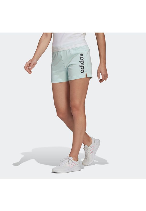 Spodenki fitness damskie Adidas. Kolor: biały. Materiał: bawełna, poliester, wiskoza. Sport: fitness