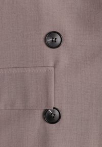 Born2be - Ciemnobeżowa Marynarka Oversize Dwurzędowa z Imitacją Kieszeni Tinnielle. Okazja: na co dzień. Kolor: beżowy. Materiał: jeans. Styl: casual, wizytowy #8