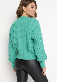 Born2be - Zielony Wełniany Sweter z Warkoczykowym Splotem Venqille. Kolor: zielony. Materiał: wełna. Wzór: ze splotem #4
