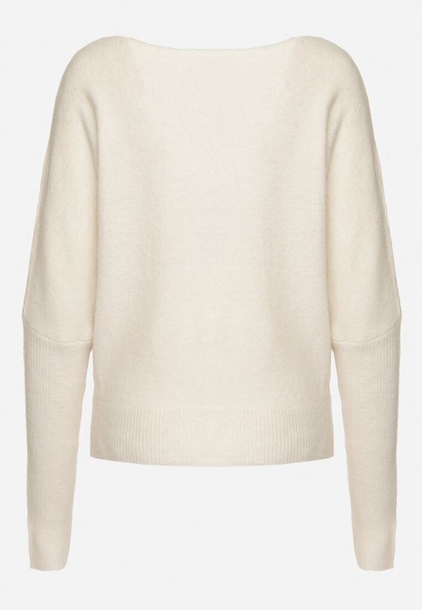 Born2be - Jasnobeżowy Sweter z Lnem i Dekoltem w Łódkę o Kroju Oversize Sassirra. Okazja: do pracy. Typ kołnierza: dekolt w łódkę. Kolor: beżowy. Materiał: len. Styl: elegancki