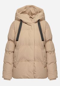 Born2be - Ciemnobeżowa Kurtka Pikowana z Kapturem Vertigara. Okazja: na co dzień. Typ kołnierza: kaptur. Kolor: beżowy. Materiał: dzianina, jeans. Styl: casual, elegancki #8