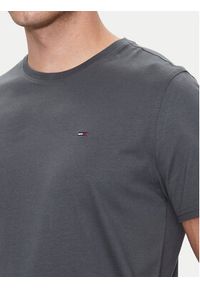 Tommy Jeans T-Shirt DM0DM04411 Szary Slim Fit. Kolor: szary. Materiał: bawełna