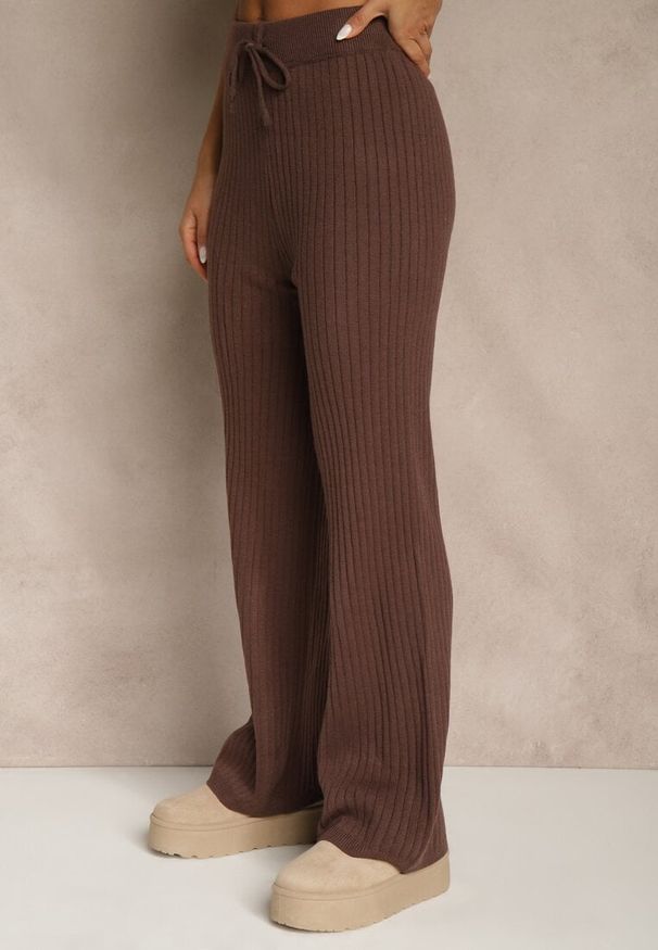 Renee - Brązowy Komplet z Dzianiny z Bawełną Spodnie Kamizelka i Długi Kardigan Mevalinia. Kolor: brązowy. Materiał: dzianina, bawełna