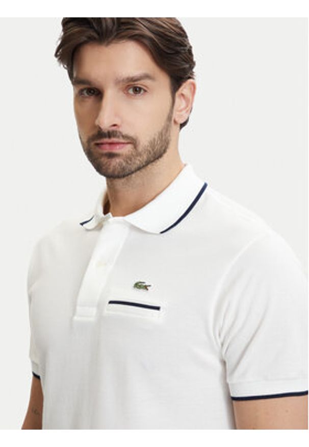 Lacoste Polo PH9838 Écru Classic Fit. Typ kołnierza: polo. Kolor: kremowy. Materiał: bawełna