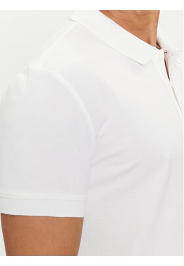 Calvin Klein Jeans Polo Institutional J30J325495 Biały Regular Fit. Typ kołnierza: polo. Kolor: biały. Materiał: bawełna