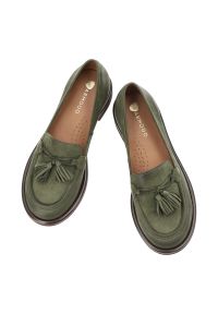 Mokasyny damskie Armodo, cholewka ze skóry naturalnej o gładkim wykończeniu z dekoracyjnymi frędzlami na podbiciu, zielone, 1726. Okazja: na co dzień, na spotkanie biznesowe, do pracy. Kolor: zielony. Materiał: skóra. Szerokość cholewki: normalna. Wzór: gładki. Styl: casual, biznesowy, elegancki #6