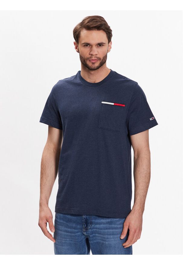 Tommy Jeans T-Shirt Essential DM0DM13063 Granatowy Regular Fit. Kolor: niebieski. Materiał: bawełna