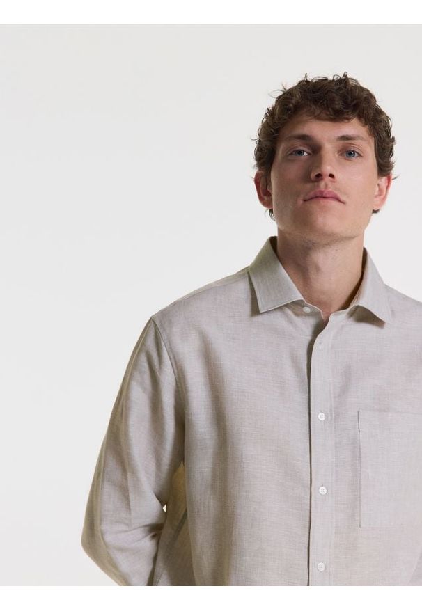 Reserved - Koszula comfort fit z lnem - beżowy. Kolor: beżowy. Materiał: len