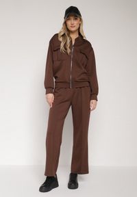 Born2be - Brązowy Bawełniany Komplet Dresowy Bluza na Suwak i Spodnie Tevrisa. Kolor: brązowy. Materiał: bawełna, dresówka. Sport: turystyka piesza