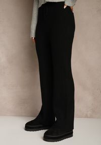Renee - Czarne Szerokie Spodnie z Wełną High Waist z Prążkowanego Materiału Reinna. Okazja: na co dzień. Stan: podwyższony. Kolor: czarny. Materiał: prążkowany, wełna, materiał. Styl: casual #4