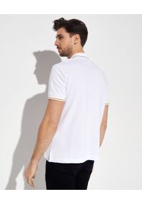Versace Jeans Couture - VERSACE JEANS COUTURE - Biała koszulka polo z logo. Okazja: na co dzień. Typ kołnierza: polo. Kolor: biały. Materiał: bawełna. Wzór: aplikacja. Styl: casual #3