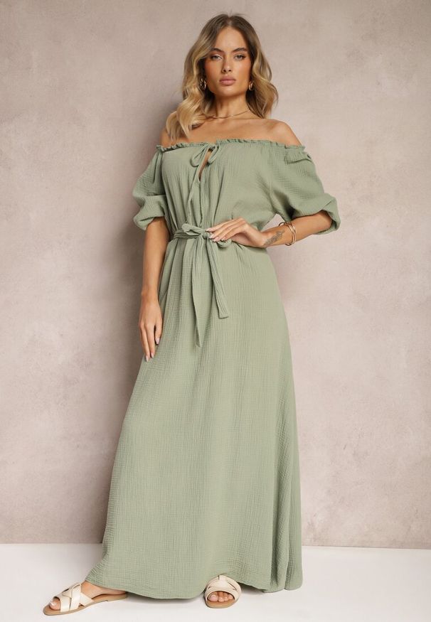Renee - Ciemnozielona Bawełniana Sukienka z Muślinu Wiązana przy Dekolcie z Paskiem i Gumką w Talii Tasda. Okazja: na co dzień. Typ kołnierza: dekolt hiszpanka. Kolor: zielony. Materiał: bawełna. Typ sukienki: proste. Styl: casual