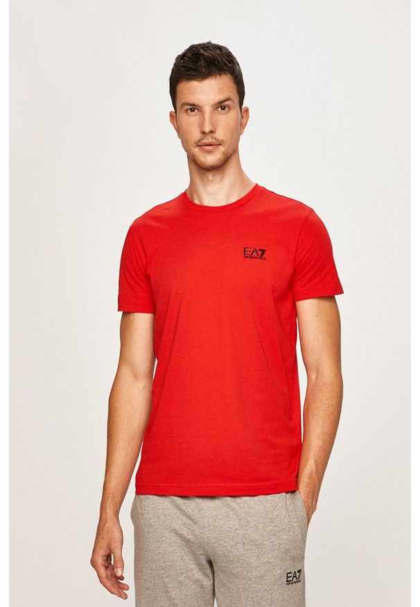 EA7 Emporio Armani - T-shirt. Okazja: na co dzień. Kolor: czerwony. Materiał: dzianina, materiał. Wzór: gładki. Styl: casual