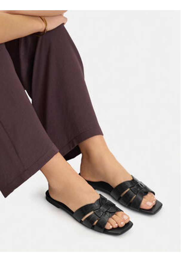 Gino Rossi - GINO ROSSI Klapki C-WS1190-01 Czarny. Kolor: czarny. Materiał: skóra