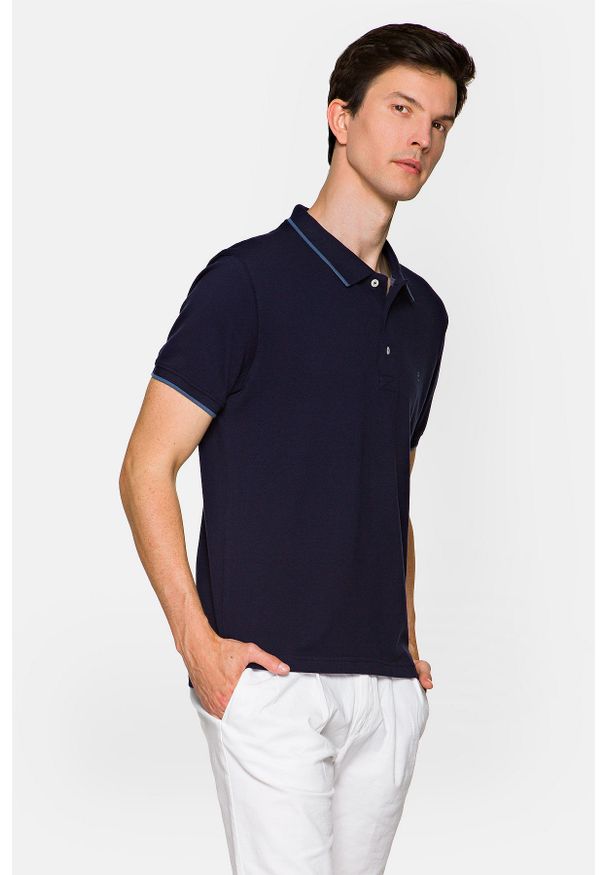Lancerto - Koszulka Granatowa Polo Dominic. Typ kołnierza: polo. Kolor: niebieski. Materiał: bawełna, materiał, tkanina, włókno. Długość rękawa: krótki rękaw. Wzór: ze splotem. Styl: klasyczny