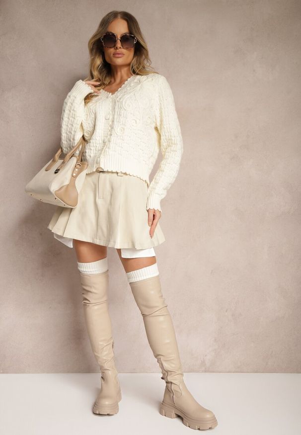 Renee - Beżowy Kardigan w Stylu Oversize z Guzikami i Ozdobnymi Tłoczeniami Palabia. Kolor: beżowy. Sezon: zima