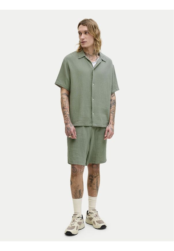 Jack & Jones Komplet koszula i szorty materiałowe Nantucket 12302220 Zielony Relaxed Fit. Kolor: zielony. Materiał: bawełna